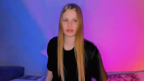 Snapshot of eva_ellis chatting on 04/21/26, 01:42 Eva online show from 04/21/26, 01:42
