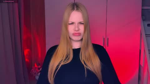Snapshot of eva_ellis chatting on 05/12/26, 11:24 Eva online show from 05/12/26, 11:24