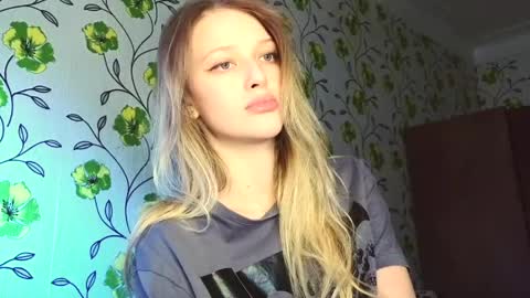 Snapshot of eva_eyre chatting on 05/31/26, 03:26 Evvie online show from 05/31/26, 03:26