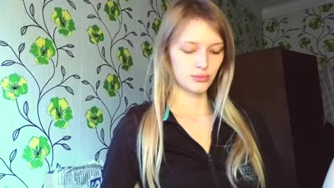 Snapshot of eva_eyre chatting on 06/05/26, 06:42 Evvie online show from 06/05/26, 06:42