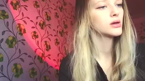 Snapshot of eva_eyre chatting on 06/13/26, 05:38 Evvie online show from 06/13/26, 05:38