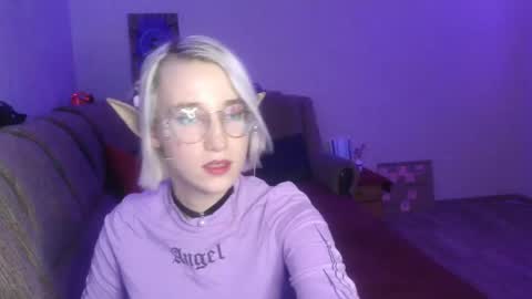 eva_forrest online show from 01/31/25, 02:37