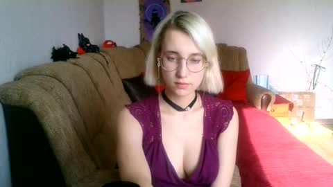 eva_forrest online show from 02/25/25, 07:20