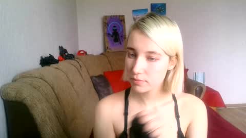eva_forrest online show from 02/28/25, 09:36