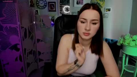 Snapshot of eva_grosss chatting on 06/14/26, 05:42 Eva online show from 06/14/26, 05:42