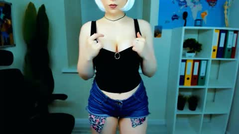 Snapshot of eva_lawrence chatting on 09/21/25, 09:55 Eva online show from 09/21/25, 09:55