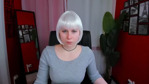 Snapshot of eva_lawrence chatting on 09/24/25, 10:18 Eva online show from 09/24/25, 10:18