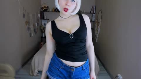 Snapshot of eva_lawrence chatting on 10/01/25, 11:16 Eva online show from 10/01/25, 11:16