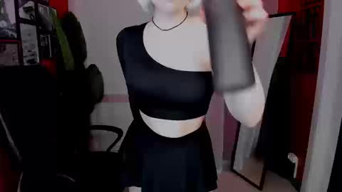 Snapshot of eva_lawrence chatting on 10/08/25, 03:53 Eva online show from 10/08/25, 03:53