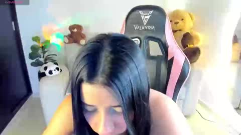 Snapshot of eva_lee18 chatting on 10/26/25, 02:06 Eva online show from 10/26/25, 02:06