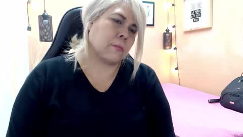 eva_love49 online show from 11/06/25, 12:06