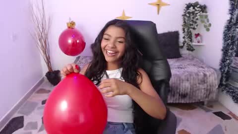 Snapshot of eva_maddox chatting on 12/16/25, 04:39 Eva online show from 12/16/25, 04:39