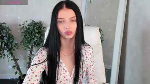 Snapshot of eva_mayers chatting on 10/20/25, 01:28 Eva online show from 10/20/25, 01:28