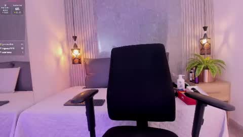 Snapshot of eva_milfxxx chatting on 06/11/26, 02:53 eva online show from 06/11/26, 02:53