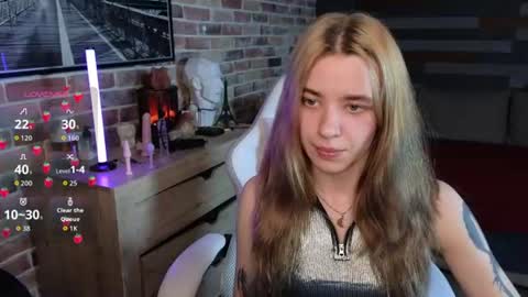eva_mini online show from 06/11/26, 09:24