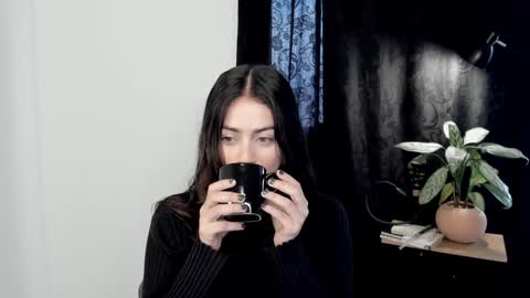 eva_monn online show from 12/18/24, 03:22