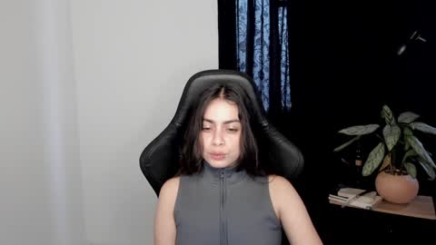 eva_monn online show from 12/24/24, 07:22