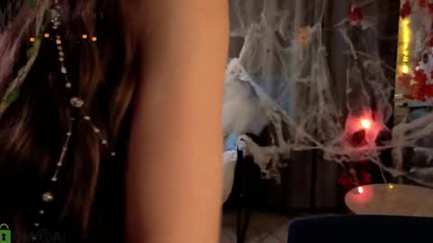 Snapshot of eva_natsumi chatting on 10/31/25, 06:09 Eva online show from 10/31/25, 06:09