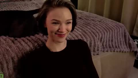 Snapshot of eva_natsumi chatting on 12/16/25, 05:07 Eva online show from 12/16/25, 05:07