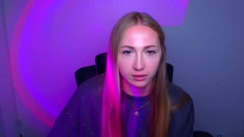 Snapshot of eva_oliviaa chatting on 09/30/25, 01:05 Eva online show from 09/30/25, 01:05