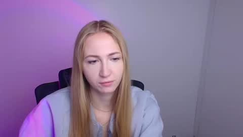 Snapshot of eva_oliviaa chatting on 10/08/25, 05:38 Eva online show from 10/08/25, 05:38