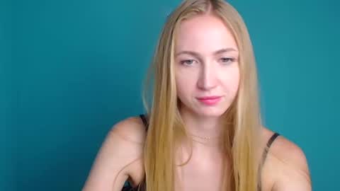 Snapshot of eva_oliviaa chatting on 10/09/25, 05:44 Eva online show from 10/09/25, 05:44