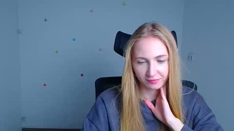 Snapshot of eva_oliviaa chatting on 10/25/25, 11:29 Eva online show from 10/25/25, 11:29