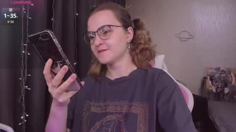 Snapshot of eva_orchid chatting on 10/31/25, 10:05 Eva online show from 10/31/25, 10:05