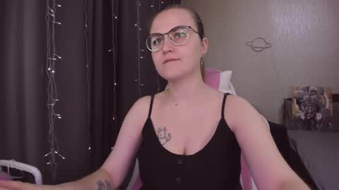 Snapshot of eva_orchid chatting on 11/16/25, 10:43 Eva online show from 11/16/25, 10:43