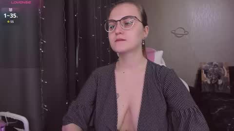 Snapshot of eva_orchid chatting on 11/27/25, 10:39 Eva online show from 11/27/25, 10:39