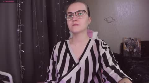 Snapshot of eva_orchid chatting on 11/28/25, 11:13 Eva online show from 11/28/25, 11:13