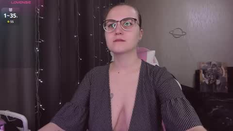 Snapshot of eva_orchid chatting on 11/29/25, 09:45 Eva online show from 11/29/25, 09:45