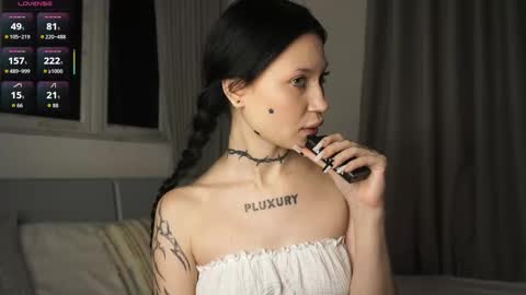 Snapshot of eva_pixie chatting on 10/14/25, 03:35 Eva online show from 10/14/25, 03:35