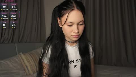 Snapshot of eva_pixie chatting on 10/18/25, 02:51 Eva online show from 10/18/25, 02:51