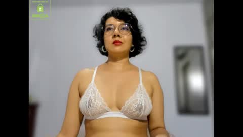 Snapshot of eva_rain01 chatting on 12/19/24, 07:40 Eva online show from 12/19/24, 07:40