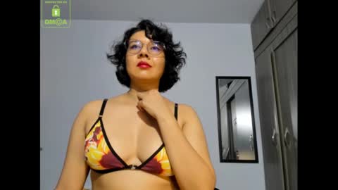 Snapshot of eva_rain01 chatting on 01/19/25, 06:53 Eva online show from 01/19/25, 06:53