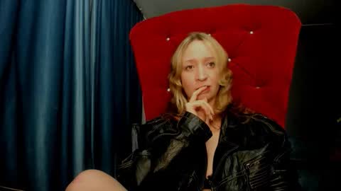 Snapshot of eva_rikchter chatting on 10/10/25, 09:36 Ice Goddess online show from 10/10/25, 09:36