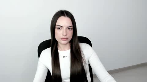 Snapshot of eva_rossee_ chatting on 01/19/25, 04:14 Eva online show from 01/19/25, 04:14