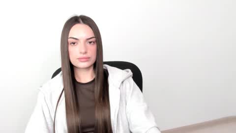 Snapshot of eva_rossee_ chatting on 01/20/25, 01:32 Eva online show from 01/20/25, 01:32
