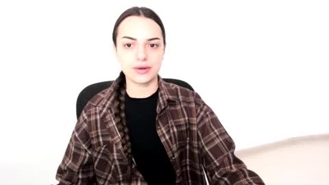 Snapshot of eva_rossee_ chatting on 02/05/25, 11:55 Eva online show from 02/05/25, 11:55