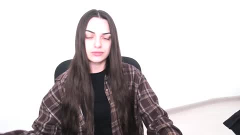 Snapshot of eva_rossee_ chatting on 02/05/25, 08:25 Eva online show from 02/05/25, 08:25