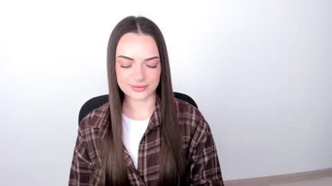Snapshot of eva_rossee_ chatting on 02/23/25, 02:04 Eva online show from 02/23/25, 02:04