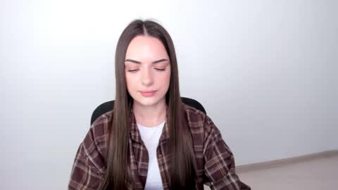 Snapshot of eva_rossee_ chatting on 03/04/25, 09:18 Eva online show from 03/04/25, 09:18
