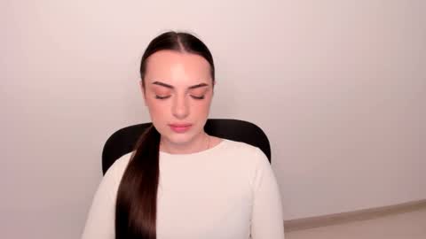 Snapshot of eva_rossee_ chatting on 03/11/25, 02:40 Eva online show from 03/11/25, 02:40