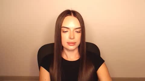 Snapshot of eva_rossee_ chatting on 09/14/25, 06:29 Eva online show from 09/14/25, 06:29