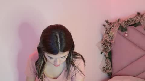 Snapshot of eva_sin18 chatting on 12/17/25, 11:55 Eva Sin online show from 12/17/25, 11:55