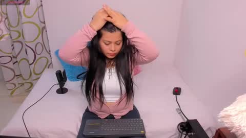 Snapshot of eva_sweet2 chatting on 12/19/24, 11:25 Estefania online show from 12/19/24, 11:25