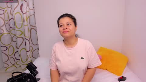 Snapshot of eva_sweet2 chatting on 12/31/24, 02:14 Estefania online show from 12/31/24, 02:14