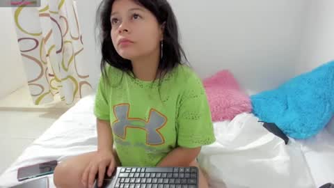 Snapshot of eva_sweet2 chatting on 01/26/25, 04:51 Estefania online show from 01/26/25, 04:51