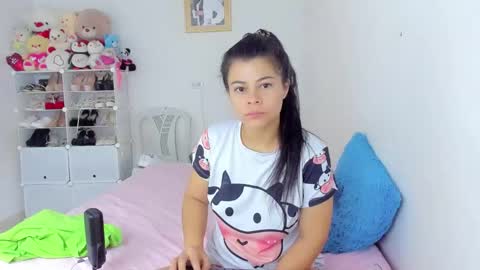 Snapshot of eva_sweet2 chatting on 12/02/25, 01:28 Estefania online show from 12/02/25, 01:28